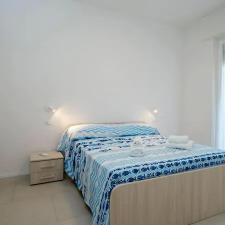 Mare Fuori, Sul Lungomare Con Tre Da Letto E Due Bagni!