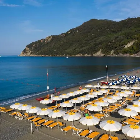 Mare Fuori, Sul Lungomare Con Tre Da Letto E Due Bagni! * Riva Trigoso