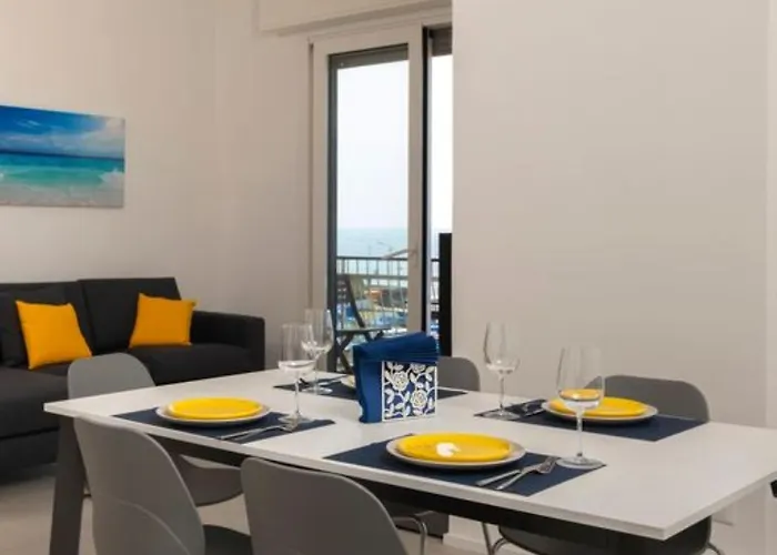 Mare Fuori, Sul Lungomare Con Tre Da Letto E Due Bagni! Apartment