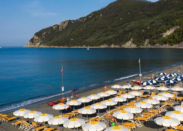Mare Fuori, Sul Lungomare Con Tre Da Letto E Due Bagni! * Riva Trigoso